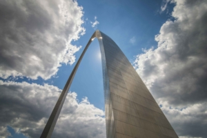 uplooking view of the the gateway arch